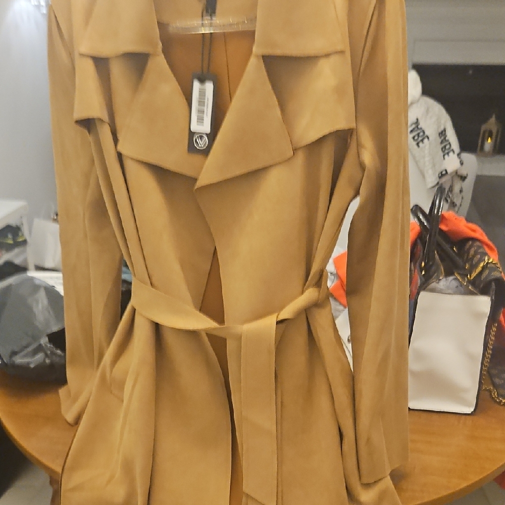 Elegant Tan Women's Trench Coat - Picture 5 of 5